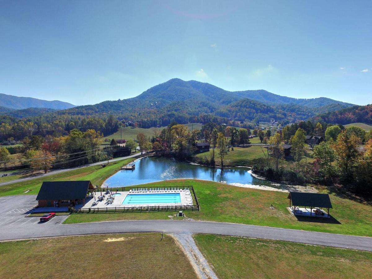 Hemlock Hollow, Pool Access, 1089 Free Tickets Each Paid Day, Dollywood And More Sevierville Exterior foto